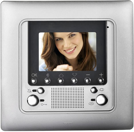 Legrand lanza al mercado el videoportero con monitor manos libres de  empotrar para las comunicaciones en el hogar digital. • CASADOMO