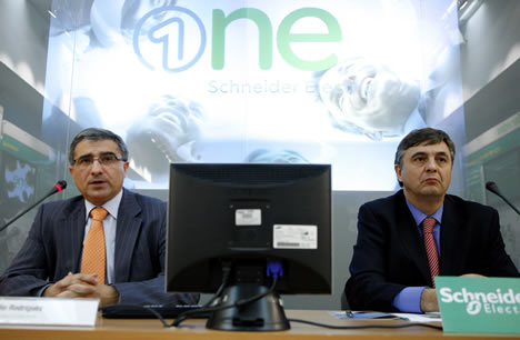 Julio Rodríguez y Enrique Valer de Schneider Electric