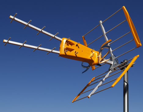 Modelo de antena TDT tipo V con ángulo de 90 grados en el