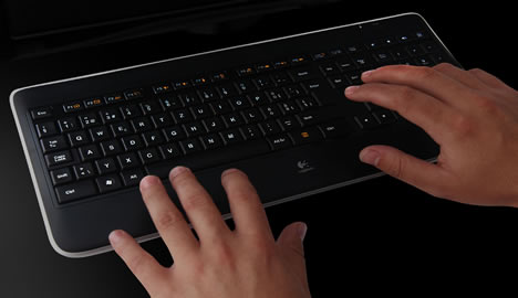 teclado inalámbrico luminoso K800 de Logitech