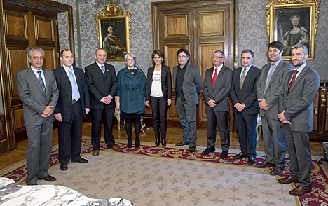 Joaquín Gimeno Alcalá, CEO de Xial Domotecnología, cuarto por la derecha. En el centro, la presidenta de Navarra, Yolanda Barcina.