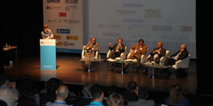 Mesa Redonda: aportación de los profesionales en la construcción y gestión de Edificios Inteligentes