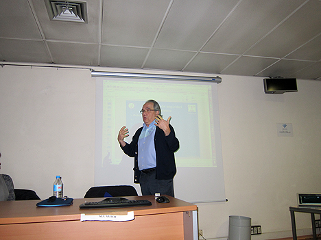 Miguel Ángel Salichs, Catedrático de Ingeniería de Sistemas y Automática de la UC3M, durante la presentación de los escenarios