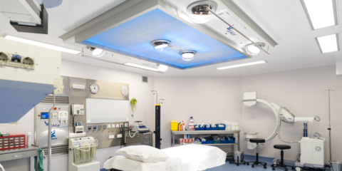 Sistema de iluminación LED inteligente con monitorización para quirófanos