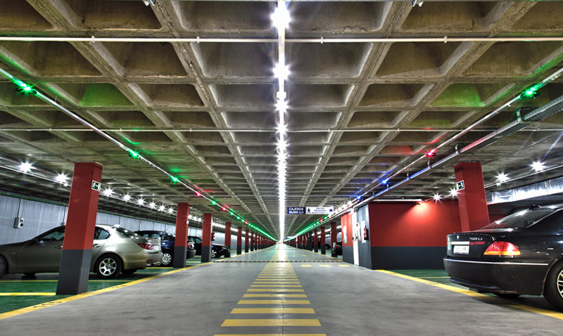 Sistema inteligente Ledpark en un aparcamiento