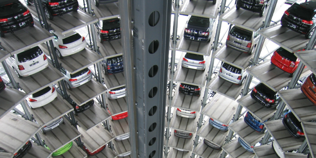 El sistema permite la gestión de los accesos y los aforos a las zonas de aparcamiento. 