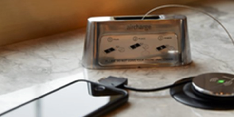 Cargadores inalámbricos para dispositivos móviles de Aircharge en el hotel Paris Gare du Nord