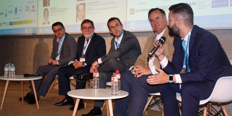 Alfredo Gutierrez, Mobotix, en una Mesa Redonda del III Congreso Edificios Inteligentes