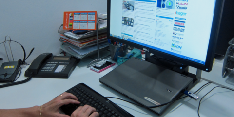 El 75,3% de los hogares españoles contrató un paquete de servicios TIC en 2016, según un informe