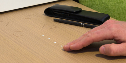 Loxone Touch Surface, un pulsador que se integra en el mobiliario y permite el control domótico