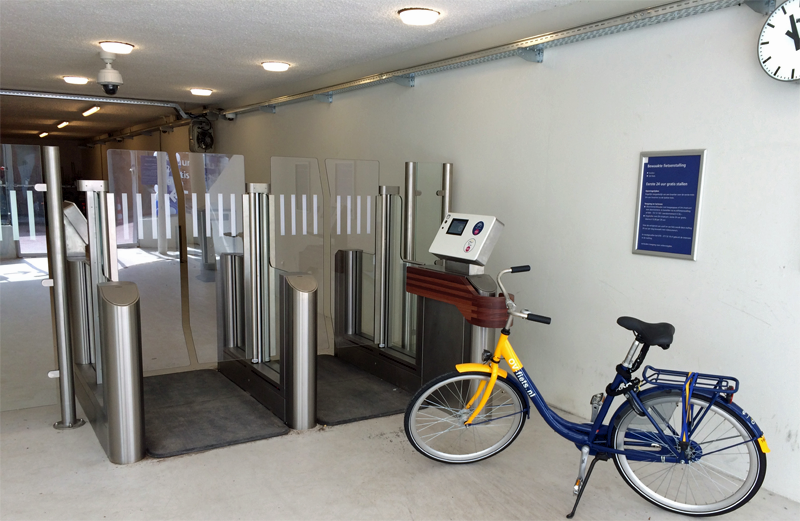 Aparcamiento de bici en estación de tren