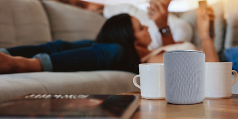 Milo de Hogar Controls, un altavoz con soporte Z-Wave para el control del hogar inteligente mediante la voz