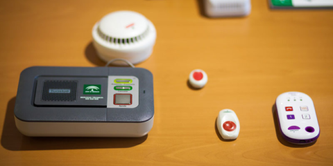 La Junta de Andalucía adquirirá dispositivos tecnológicos de teleasistencia avanzada