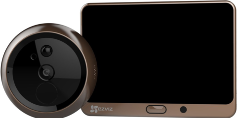 Una cámara de exteriores y una solución para mirillas inteligentes de Ezviz toman el control del acceso a los hogares