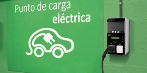 Un cargador inteligente para vehículos eléctricos con comunicación wifi y control de programación horaria