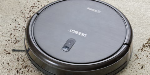 Limpieza inteligente con control por voz con el robot aspirador DEEBOT N79S de Ecovacs Robotics