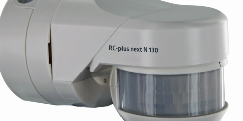 La nueva versión del detector de movimiento RC-plus next N de B.E.G. puede ajustarse a distancia