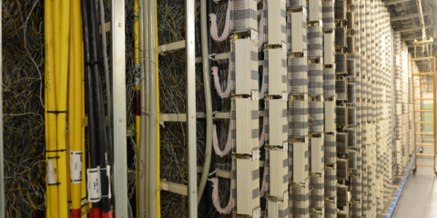 Telefónica potencia la fibra óptica apagando una central de cobre al día hasta 2020