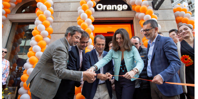 Orange inaugura en Vigo su Smart Store y lleva la fibra óptica