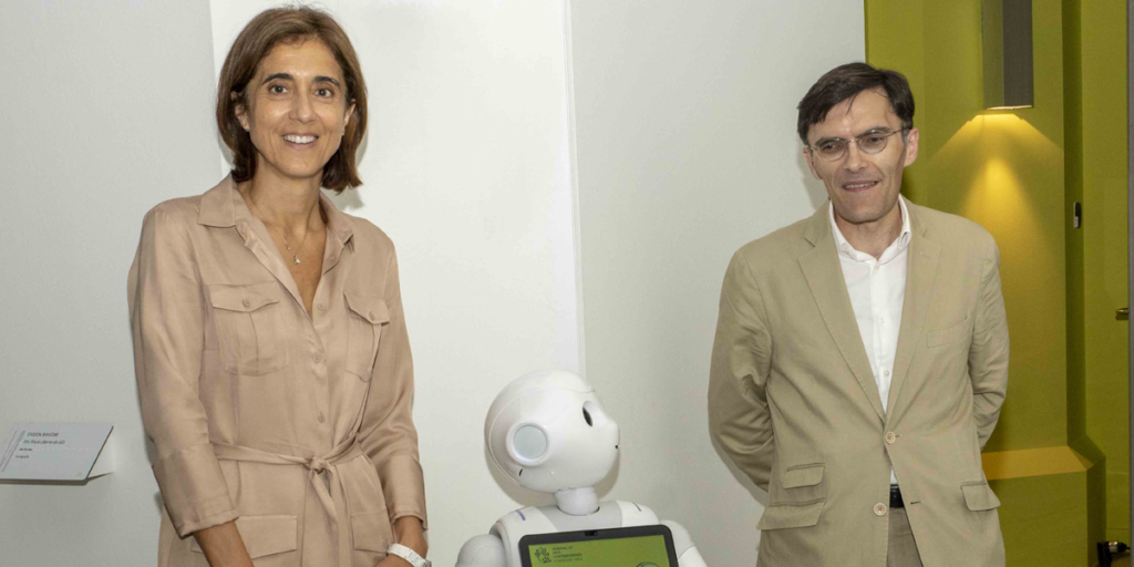 Alberto Durán, vicepresidente ejecutivo de Fundación ONCE y Pilar López, presidenta de Microsoft España