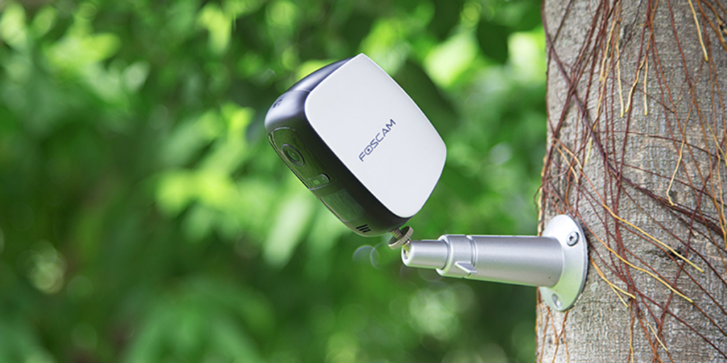 La cámara de vigilancia Foscam E1 tiene conectividad Wi-Fi y servicios en la nube.