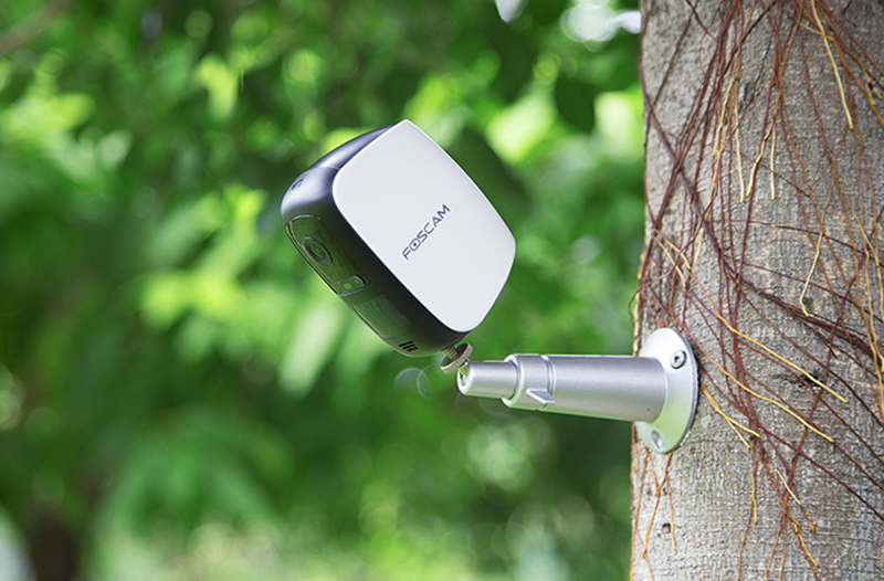 La cámara de vigilancia Foscam E1 tiene conectividad Wi-Fi y servicios en la nube.