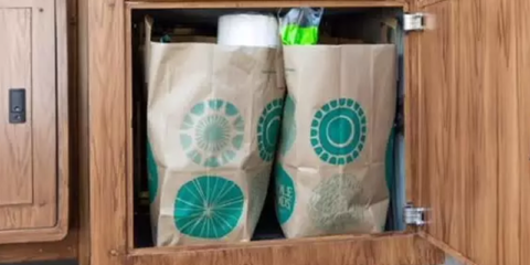 La puerta inteligente eDor permite recepcionar paquetes sin que el residente esté en casa