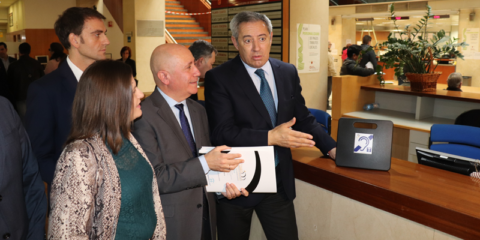 La región de Murcia implementa soluciones para facilitar la accesibilidad de personas con discapacidad en edificios públicos