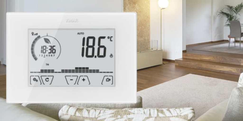 El termostato de Vimar incorpora algoritmos para minimizar los cambios bruscos de temperatura favoreciendo al ahorro energético.