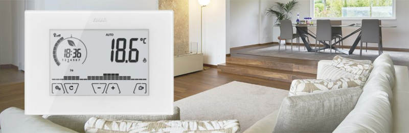 El termostato de Vimar incorpora algoritmos para minimizar los cambios bruscos de temperatura favoreciendo al ahorro energético. 