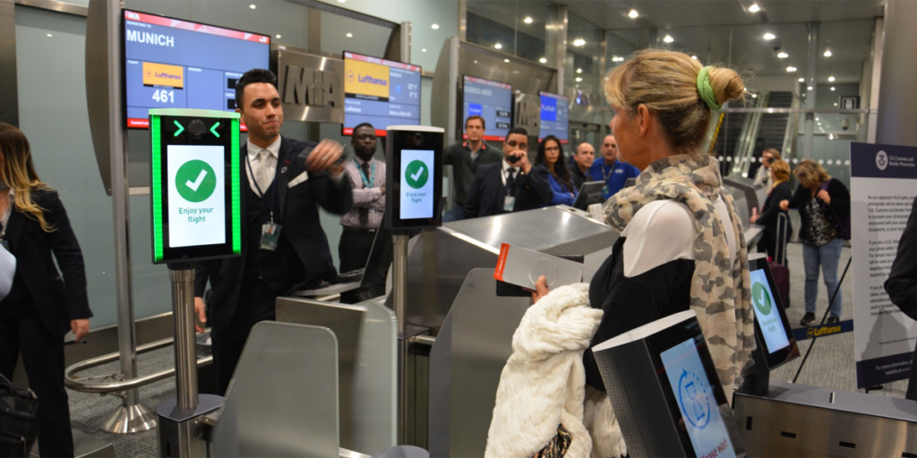 La compañía aérea Lufthansa ha sido la primera en incorporar la biometria en sus vuelos de Miami a Munich.