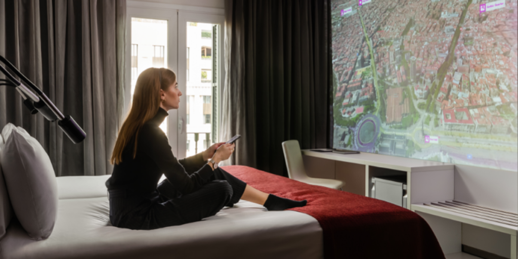 La plataforma Shine de Hotusa Ventures permite al usuario crear una habitación personalizada e interactiva en los hoteles, con contenido personalizado.
