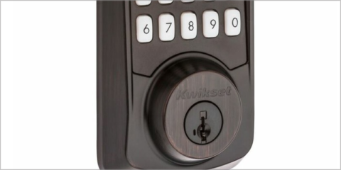 La cerradura inteligente Aura de Kwikset incluye las tecnologías Bluetooth y SmartKey Security