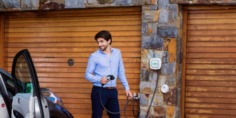 El cargador inteligente para vehículos eléctricos de Wallbox detecta las fugas de corriente continua