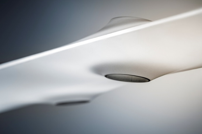 La luminaria Teela ofrece un diseño más futurista, al tiempo que proporciona conectividad wireless y Bluetooth.