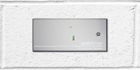 Disponible el nuevo controlador de una puerta uniVerse para el montaje de superficie en paredes difíciles de cablear