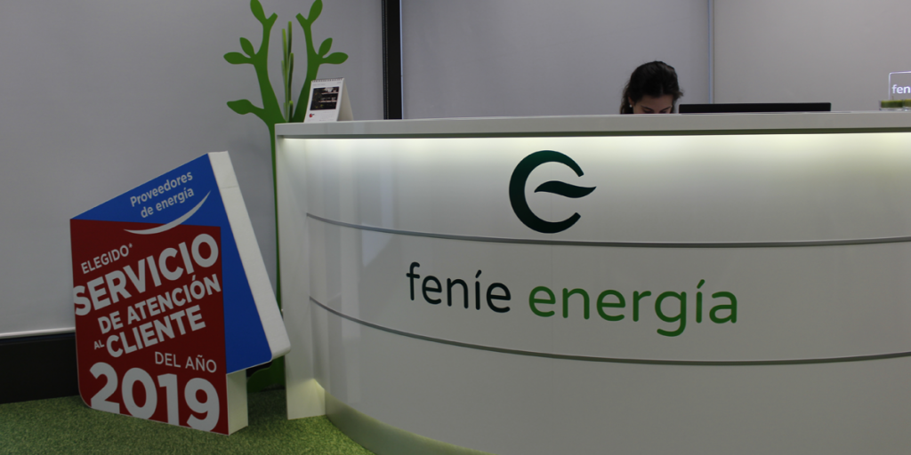 Cartel de la promoción de Feníe Energía.