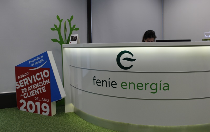 Cartel de la promoción de Feníe Energía. 