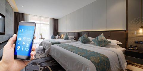 La UNE publica dos normas enfocadas en los hoteles digitales y los destinos turísticos inteligentes