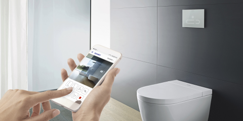 Los usuarios pueden personalizar su baño inteligente a través de una aplicación móvil