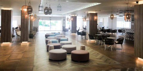 El hotel SMY Costa del Sol en Torremolinos renueva iluminación y su sistema de sonido para mejorar el servicio