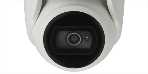 La cubierta plana de los minidomos evita la humedad en la lente y garantiza la calidad de las imágenes