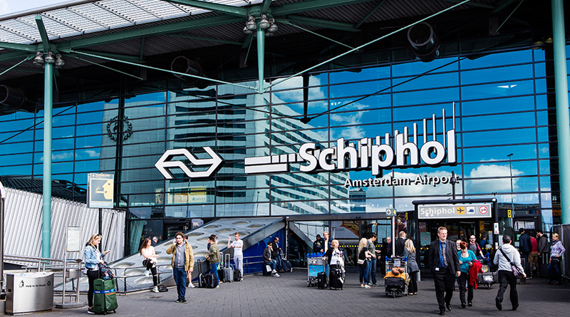 Fachada principal del aeropuerto de Schiphol, en Ámsterdam. 