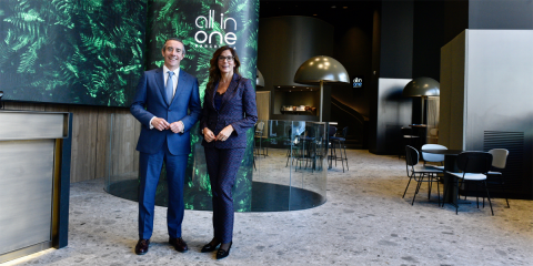 Tecnologías de NFC y reconocimiento facial para las gestiones bancarias en la flagship de CaixaBank