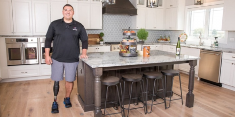 La Fundación Gary Sinise en EE.UU. dona a un veterano del ejército una casa inteligente para facilitar su día a día