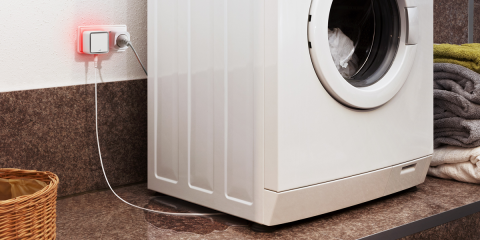 Detector de fugas de agua que permite la creación de escenas para frenar la inundación de la estancia