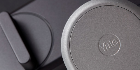 Cerradura conectada con funciones de bloqueo y desbloqueo automático para un mayor control en los accesos