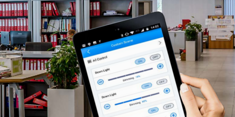 Sistema inteligente de gestión de iluminación con sensores de movimiento y medición de lux