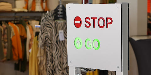 Sistema de semáforo para la monitorización de personas en los accesos de los edificios