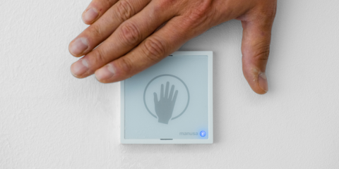 Apertura de puertas sin contacto con sensor de proximidad con distancia de detección regulable